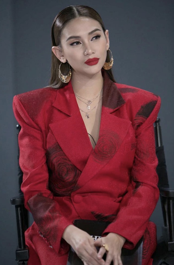 Võ Hoàng Yến trở lại giành hào quang bằng cách làm giám khảo một chương trình về người mẫu vào năm 2017. (Ảnh tổng hợp)