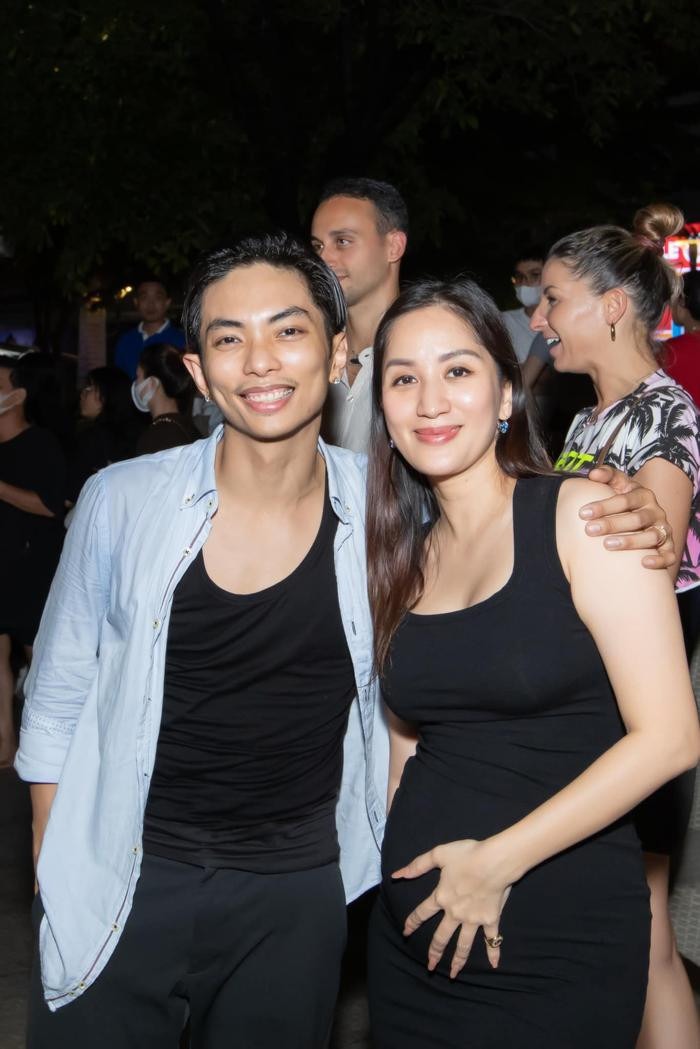 Sự yêu chiều, quan tâm của Phan Hiển dành cho Khánh Thi từng nhiều lần gây xôn xao cõi mạng