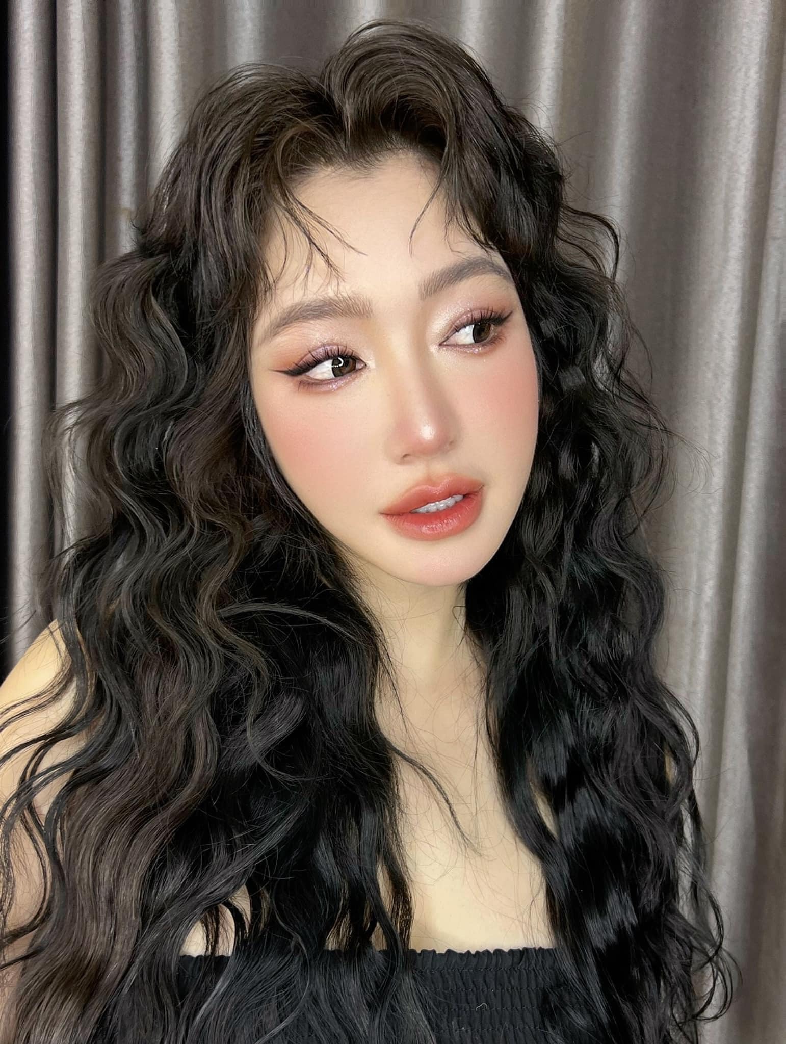 Cô cho biết chồng cũ còn không sắm sửa thiết bị để con đi học.