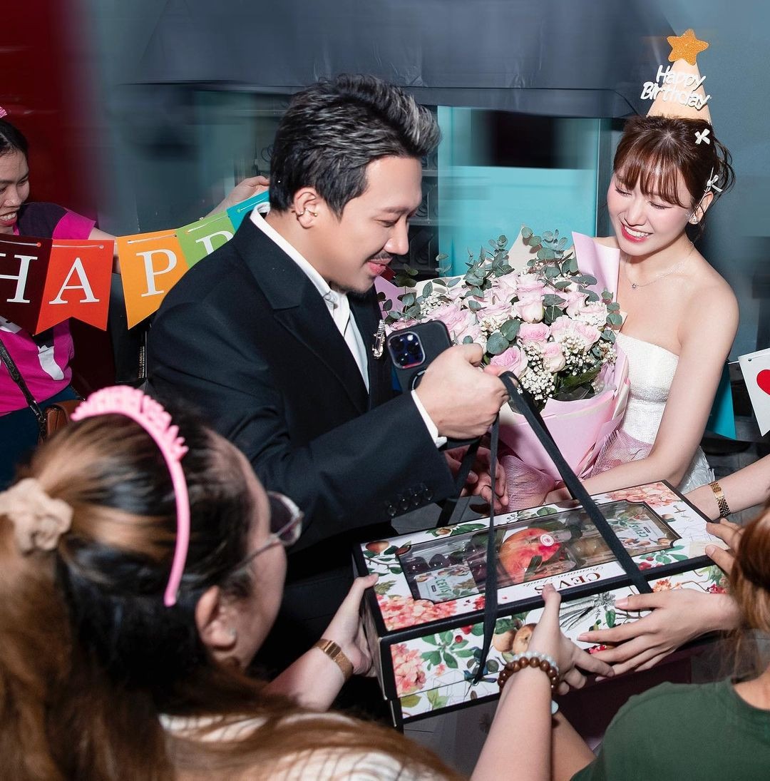 Trấn Thành công khai bày tỏ tình cảm, khẳng định chỉ có mỗi Hari Won