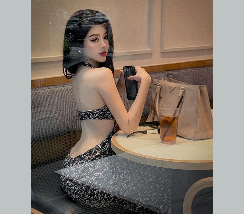 Cô nàng từng nhiều lần phải đính chính trên story rằng bản thân chưa từng can thiệp bất cứ 1 biện pháp thẩm mỹ nào.