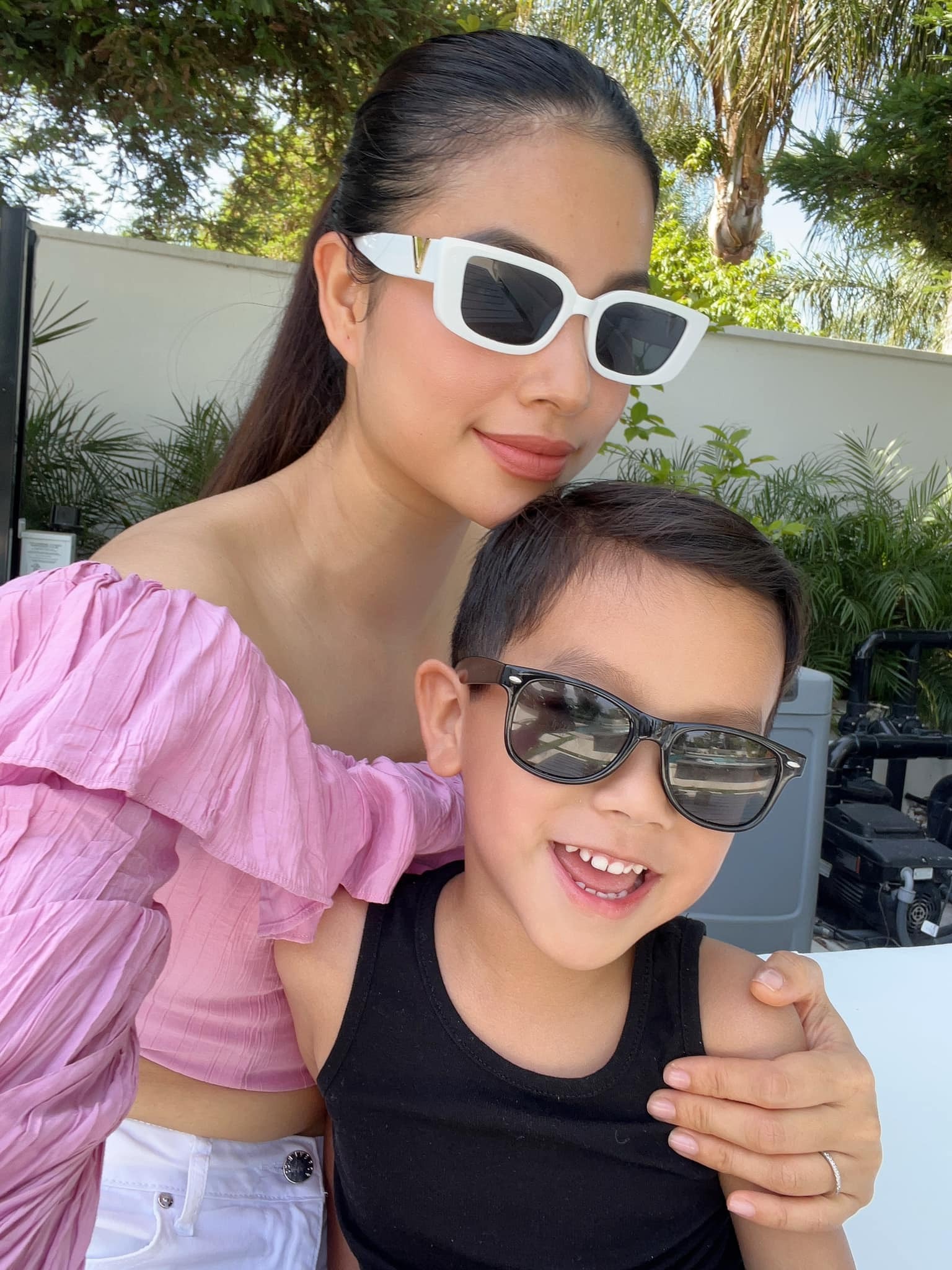 Cuộc sống hôn nhân viên mãn của Phạm Hương bên chồng doanh nhân cùng hai nhóc tỳ đáng yêu khiến dân tình ngưỡng mộ.