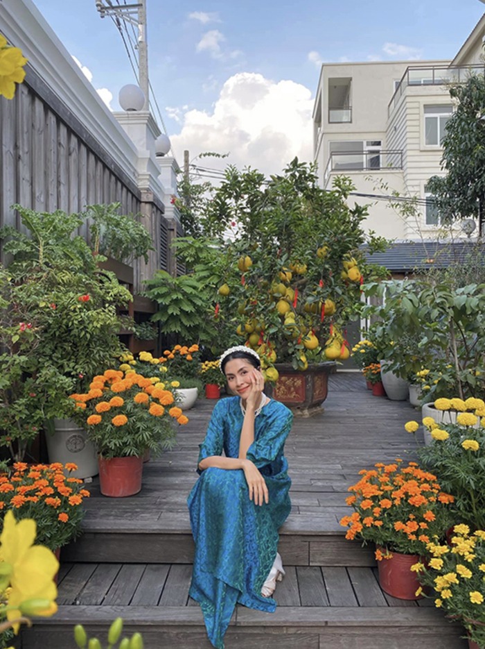 Biệt thự của gia đình Tăng Thanh Hà còn có góc sân vườn nhỏ. (Ảnh: FBNV)