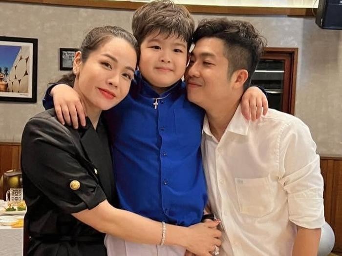 Sau nhiều ồn ào, Nhật Kim Anh quyết định để con trai - bé Bửu Long sống cùng bố ở Cần Thơ. Nữ ca sĩ cho biết mỗi tuần cô đều dành thời gian xuống Cần Thơ để thăm con, thậm chí có tuần cô còn xuống hai lần, chỉ là Nhật Kim Anh không chia sẻ lên mạng xã hội.