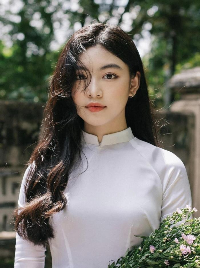 Không chỉ sở hữu nhan sắc xinh đẹp, Lọ Lem còn có thành tích học tập vô cùng ấn tượng