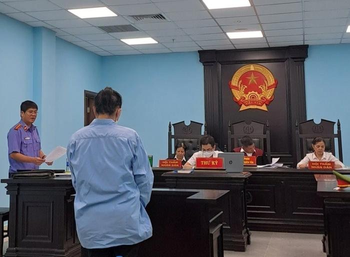 Bị cáo Trần Thị Minh Huệ tại tòa. (Ảnh: SKĐS).