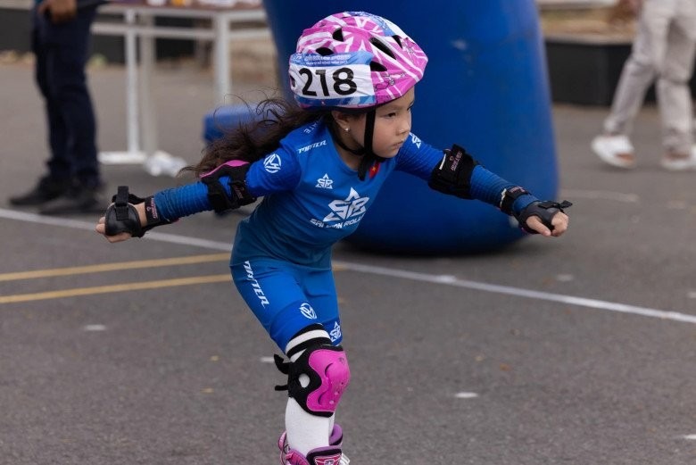 Sophia có tính cách hoạt bát, năng động và thích chơi thể thao.