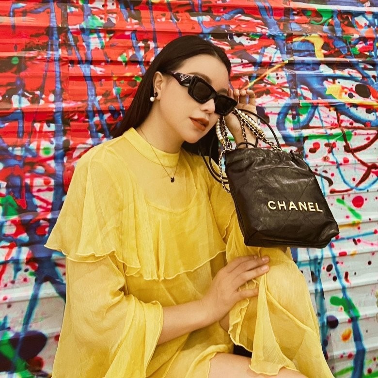 Từ khi có con, Trà Ngọc Hằng vẫn cố gắng duy trì hoạt động showbiz