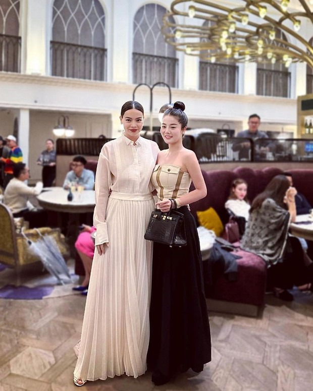 Lê Loan từng có nhiều màn đọ sắc cùng các siêu sao hạng A của Vbiz như Đàm Thu Trang, Hà Hồ hay vợ Tây của thủ môn Bùi Tiến Dũng