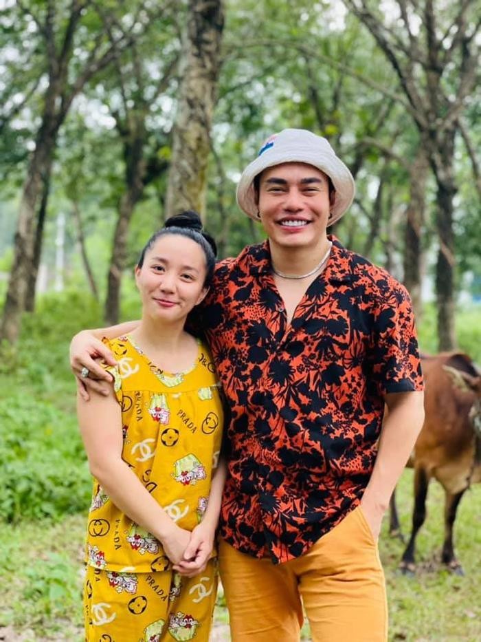 Dù sở hữu ngoại hình nổi bật nhưng Quỳnh Anh không theo nghề diễn như chồng.