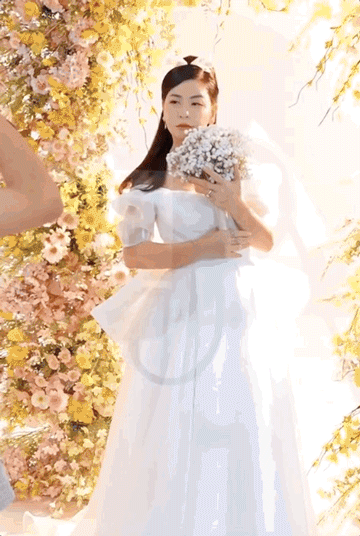 Ở tuổi 53, cô cho biết bản thân đang rất hạnh phúc bên bạn trai mới (Nguồn: Tony Wedding Photo)