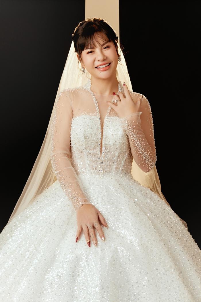 Cát Phượng từng có mối tình kéo dài hơn 1 thập kỉ với Kiều Minh Tuấn. Song, năm 2022 cả hai xác nhận đường ai nấy đi vì 