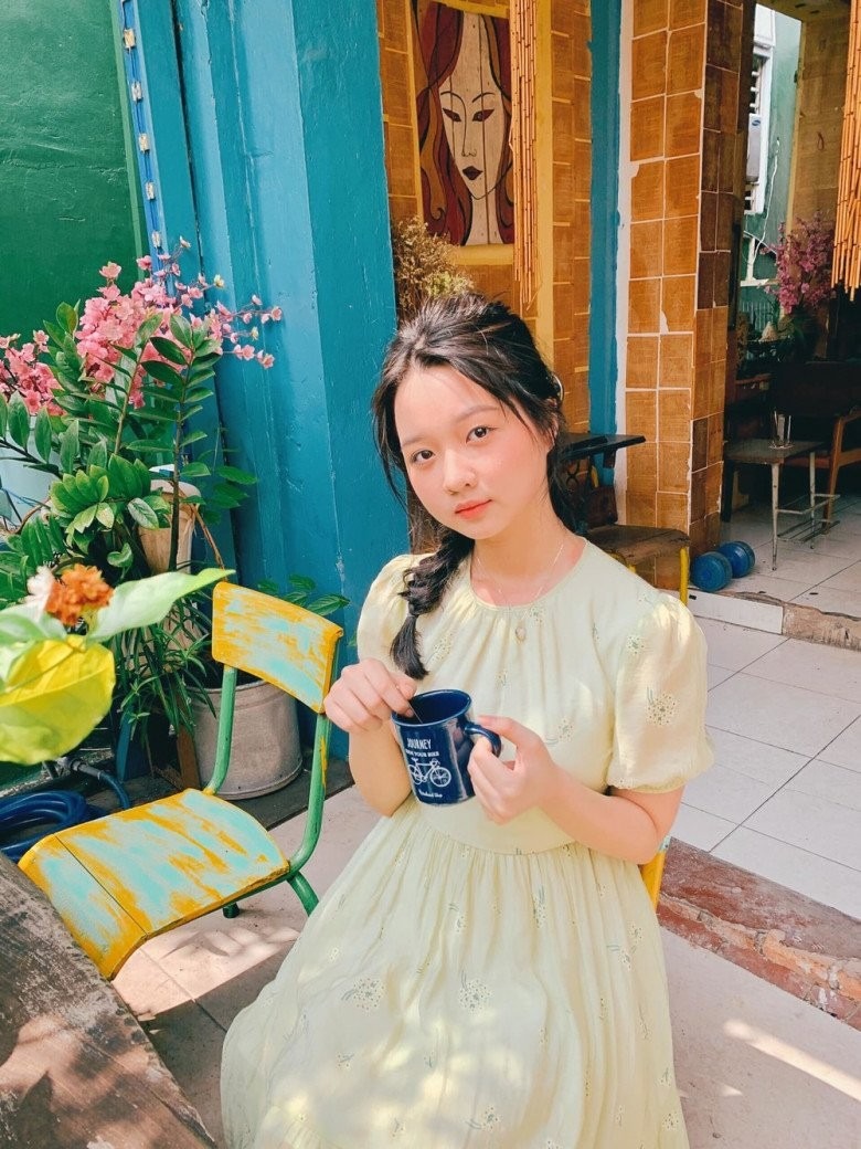 Lâm Thanh Mỹ ở tuổi 18 lột xác thành thiếu nữ xinh đẹp, phong cách hệt 