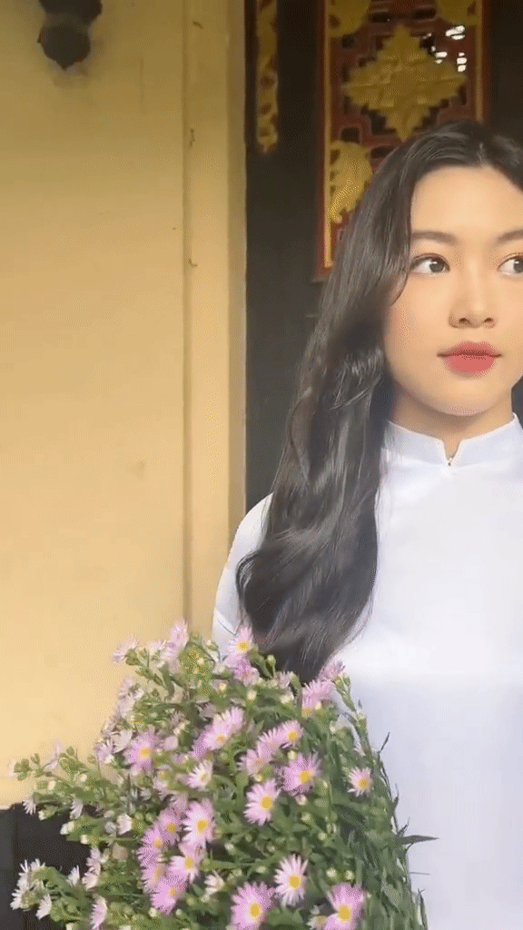 Nhan sắc của Lọ Lem khiến ống kính hung thần phải chào thua.