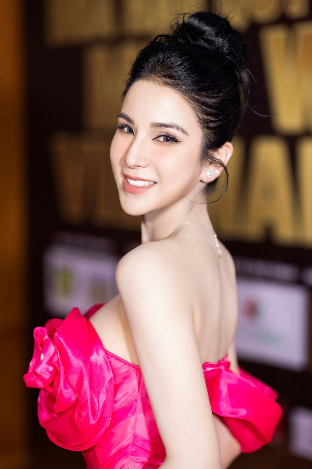 Hiện tại tranh chấp giành quyền nuôi con giữa Diệp Lâm Anh và doanh nhân Đức Phạm vẫn chưa có dấu hiệu hạ nhiệt. Bên cạnh đó, cả hai đều đưa ra những bằng chứng, lý lẽ khác nhau khiến công chúng vô cùng bất ngờ, hoang mang