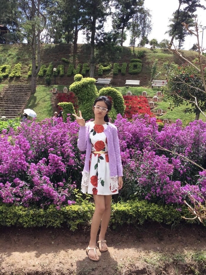 Năm 13 tuổi, người đẹp đã có chiều cao vượt trội so với bạn cùng lớp.