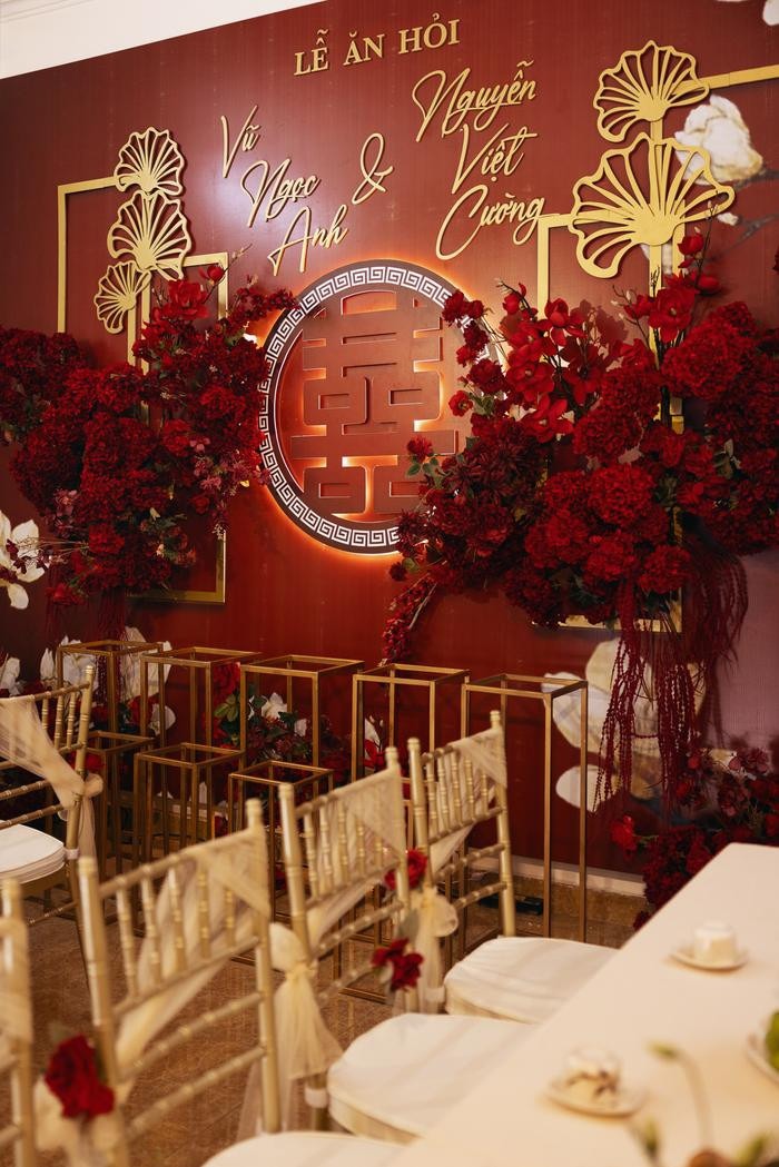 Không gian lễ ăn hỏi được đầu tư tỉ mỉ.