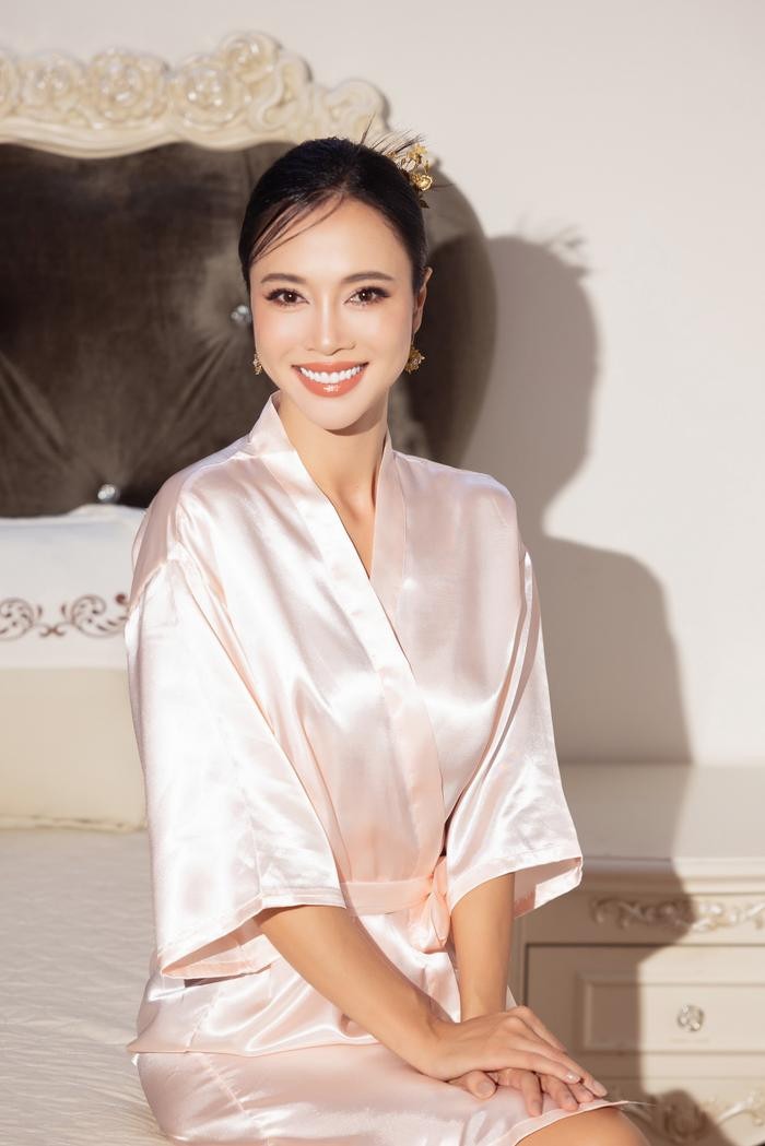 Nhan sắc rạng ngời của Vũ Ngọc Anh trước giờ diễn ra lễ ăn hỏi.