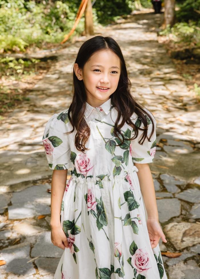 Hoa hậu Việt Nam 1992 cũng hạnh phúc vì con gái ngoan ngoãn, tình cảm, biết quan tâm tới mọi người.