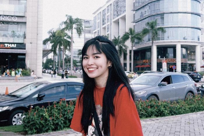 Khánh Vân được nhiều khán giả yêu mến bởi khả năng diễn xuất tự nhiên, cùng nhan sắc ngọt ngào, trong trẻo