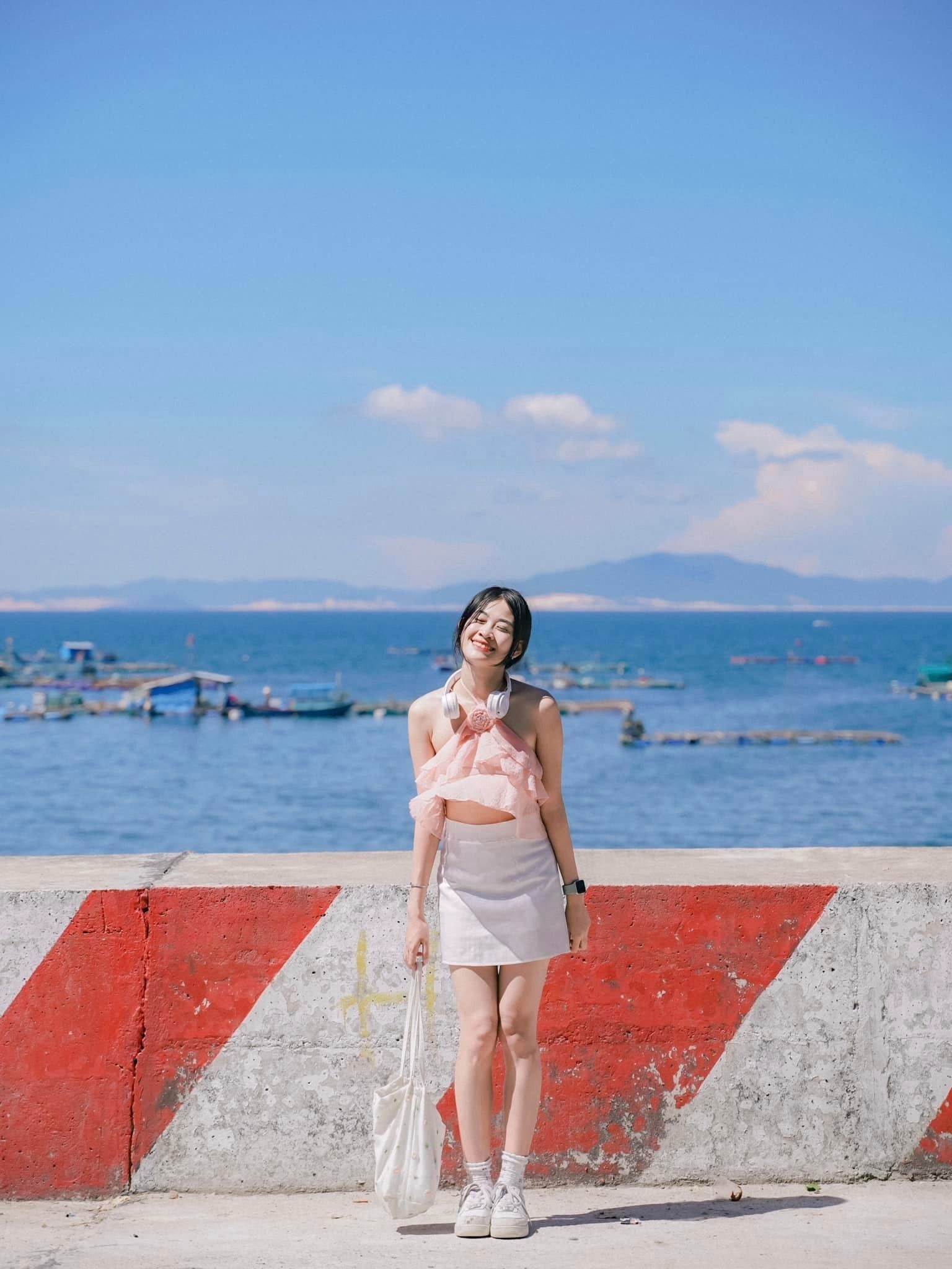 Du khách đi đến Phú Yên vào mùa đẹp nhất.