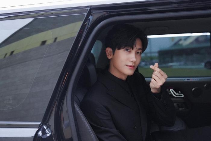 Park Hyung Sik là nam diễn viên được nhiều khán giả yêu mến bởi khả năng diễn xuất chuyên nghiệp, vẻ bề ngoài ưa nhìn