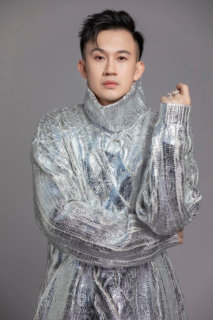 Một bộ phận còn khuyên Dương Triệu Vũ nên xoá bài viết liên quan đến hoa hậu Ý Nhi để tránh ồn ào không đáng có