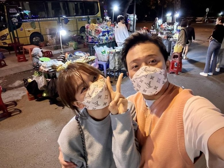 Sau loạt sóng gió, nghi vấn hôn nhân đổ vỡ, cặp đôi hạnh phúc xuất hiện cùng nhau.