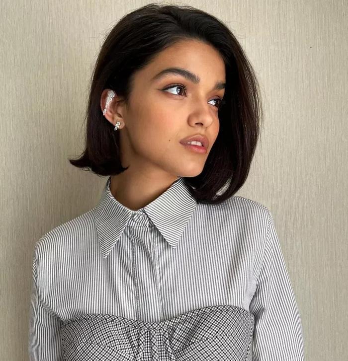 “Bạch tuyết” Rachel Zegler khoe tóc đen như gỗ mun.