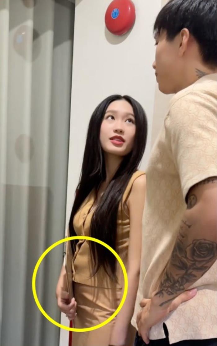 Doãn Hải My liên tục lộ vòng 2 to bất thường.