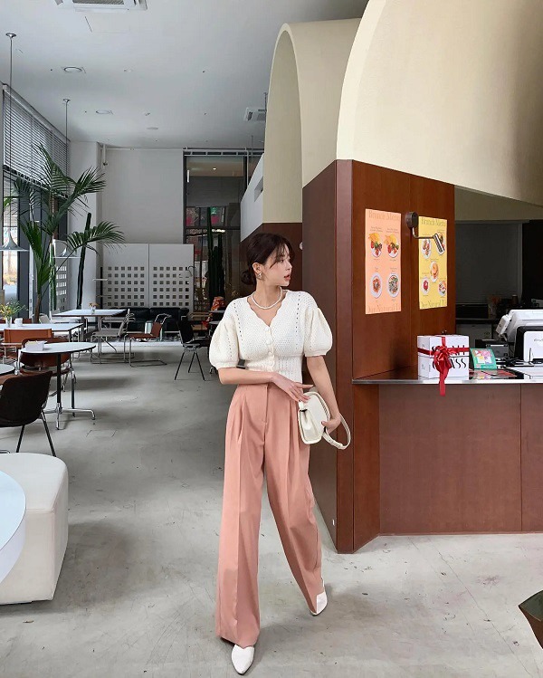 Quần âu màu pastel đang là xu hướng thịnh hành, chiếm trọn trái tim của nhiều cô gái.