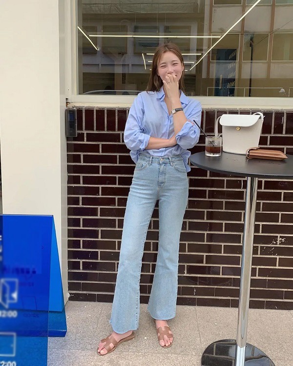 Quần ống loe giúp người diện có một vẻ ngoài sành điệu, trẻ trung.