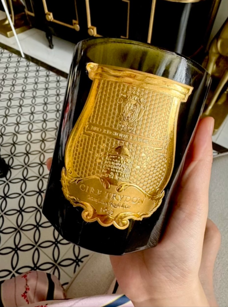 Nến ABD EL Kader size lớn giá 18.600.000 VNĐ.