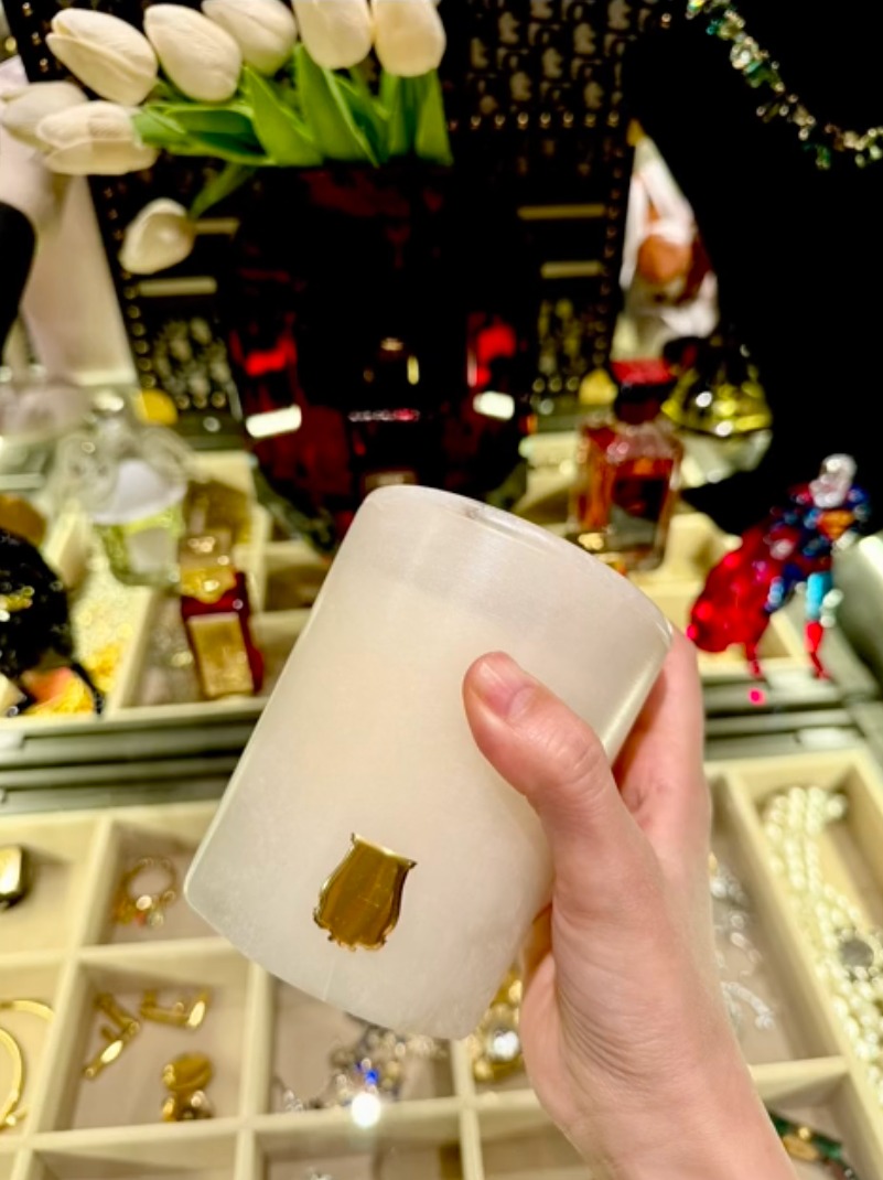 Nến Ernesto Alabasters giá 6.240.000 VNĐ.