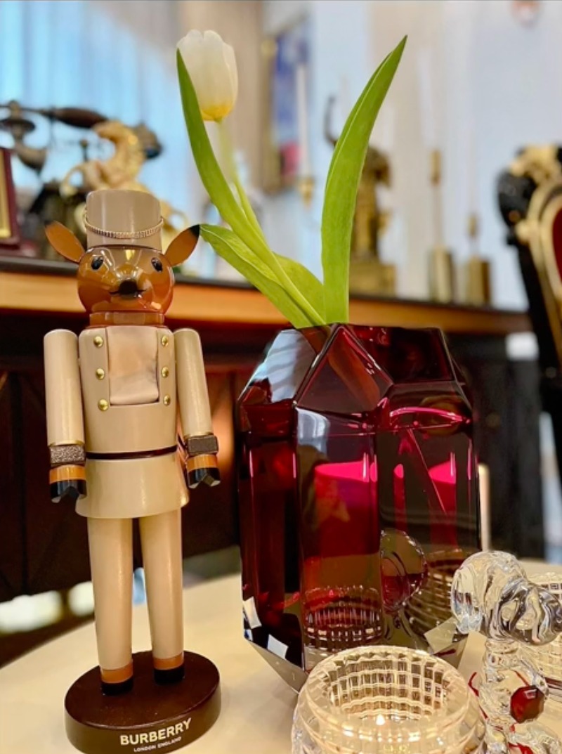 Bình hoa Octogone giá 32.400.000 VNĐ.