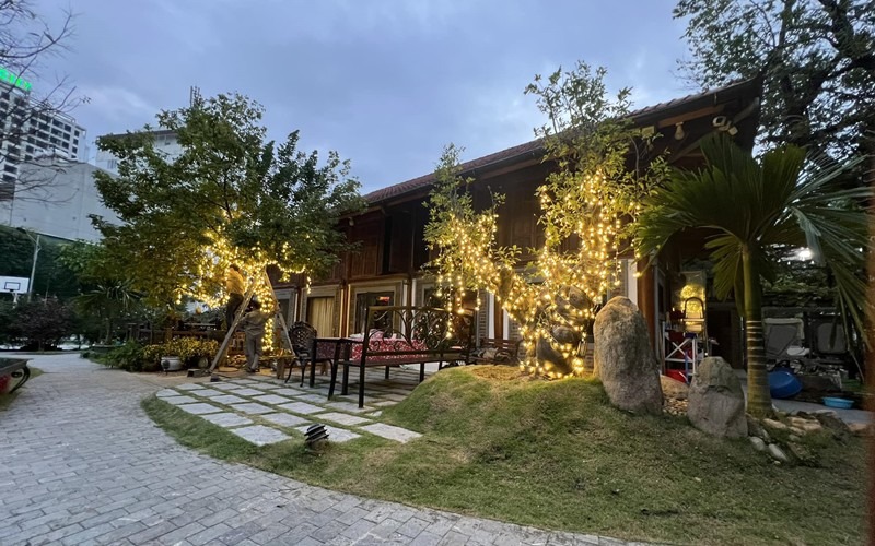 Dịp Noel, Tết Dương lịch vừa qua, nhà của Xuân Bắc cũng được giăng đèn, trang trí lung linh và còn tổ chức tiệc linh đình mời những người thân yêu.