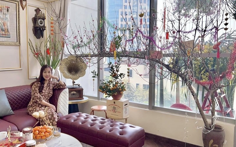 Vợ giảng viên của nam nghệ sĩ đã rất hào hứng với góc mới, rộng hơn, đẹp hơn thoáng hơn và tự tay cô dọn dẹp, trang trí, bày biện từng chút một.