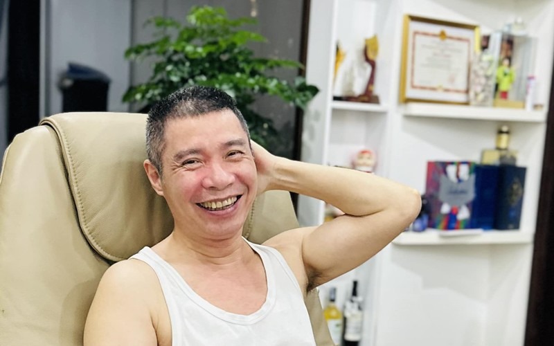 NSND Công Lý và vợ trẻ Ngọc Hà thì sống trong một căn hộ chung cư trong một khu đô thị lớn ở Hà Nội. Diện tích căn hộ không quá lớn nhưng đủ ấm áp cho đôi vợ chồng.