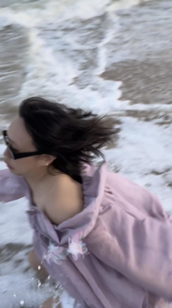 Diệu Nhi bất ngờ ngã