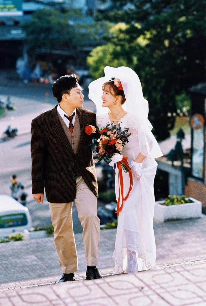 Cặp đôi có tính cách hài hước, lầy lội như nhau.