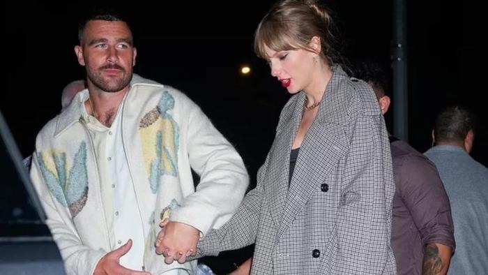 Sự quan tâm của Travis Kelce dành cho Taylor Swift khiến khán giả tan chảy