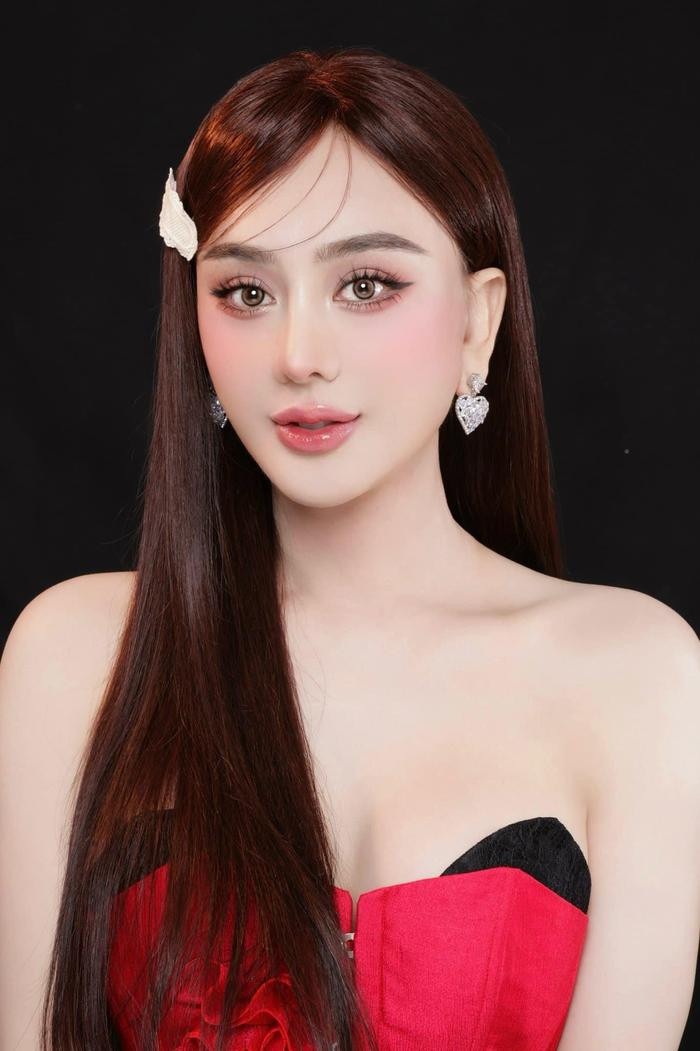 Nhắc đến dàn mỹ nhân chuyển giới đình đám của làng giải trí Việt, không ai có thể quên tên của Lâm Khánh Chi.