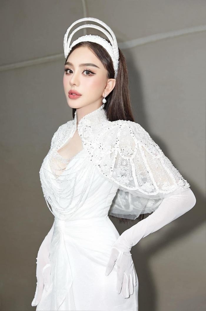 Mặc dù không tiết lộ số tiền bị mất nhưng nữ ca sĩ cho biết đó là số tiền lớn.