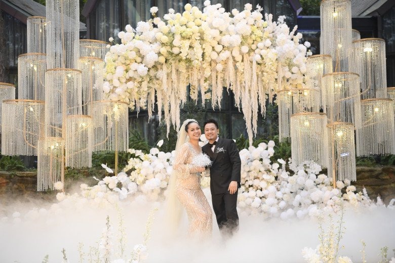 Vũ Hạnh Nguyên - Nguyễn Đức Cường có nhiều khung hình đẹp trong đám cưới.