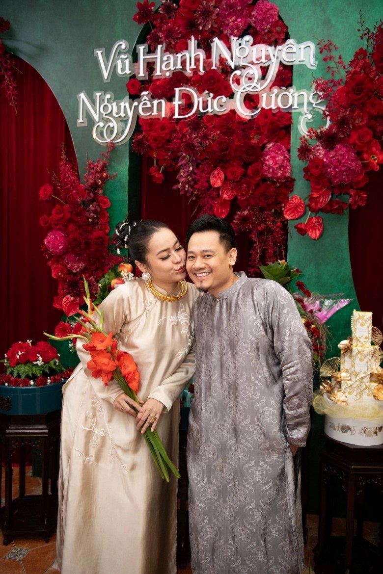 Vũ Hạnh Nguyên - Nguyễn Đức Cường chọn phong cách truyền thống trong đám hỏi.