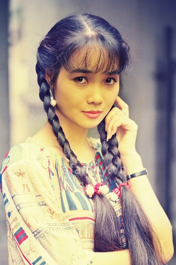 Sinh năm 1979 tại Hà Nội, Mai Thu Huyền được biết đến với nhiều vai trò như người mẫu, diễn viên, doanh nhân... 