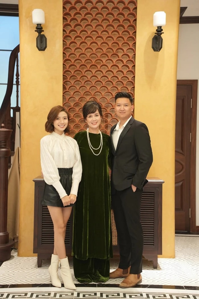 Ngọc Huyền bên chồng và mẹ chồng.