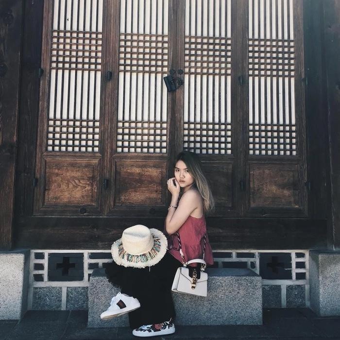 Sau thời gian du học, Huỳnh Giao đã trở về Việt Nam để điều hành nhà hàng ở Đồng Tháp