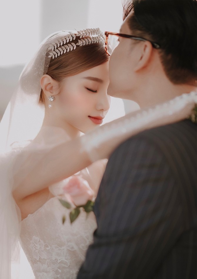 Hạnh Sino kết hôn với chồng doanh nhân vào cuối năm 2022.