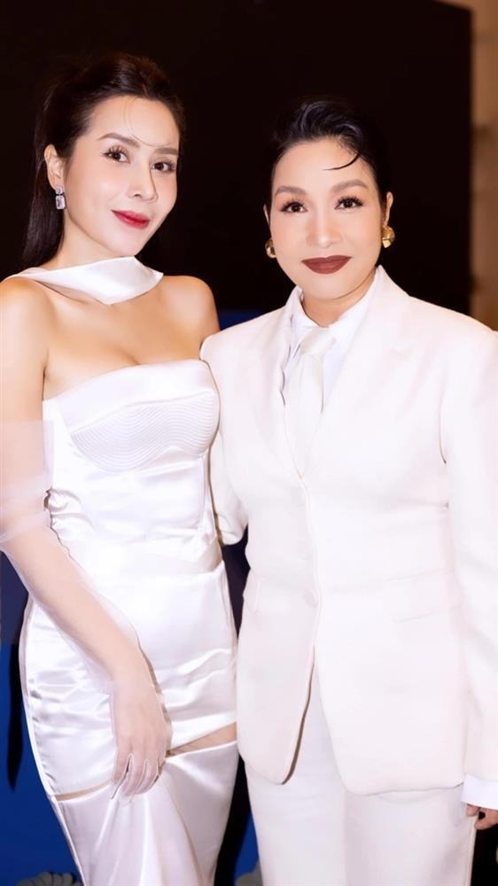 Mỹ Linh và Lưu Hương Giang trở nên thân thiết từ show Chị Đẹp Đạp Gió Rẽ Sóng